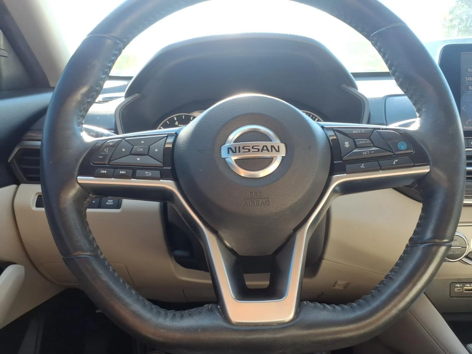 Used 2020 Pearl White Tricoat Nissan 2.0 Platinum image 28
