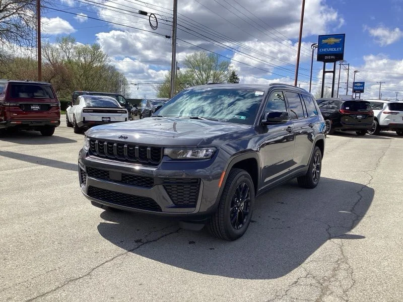 New 2026 Baltic Gray Metallic Clear-Coat Exterior Paint Jeep Altitude image 3
