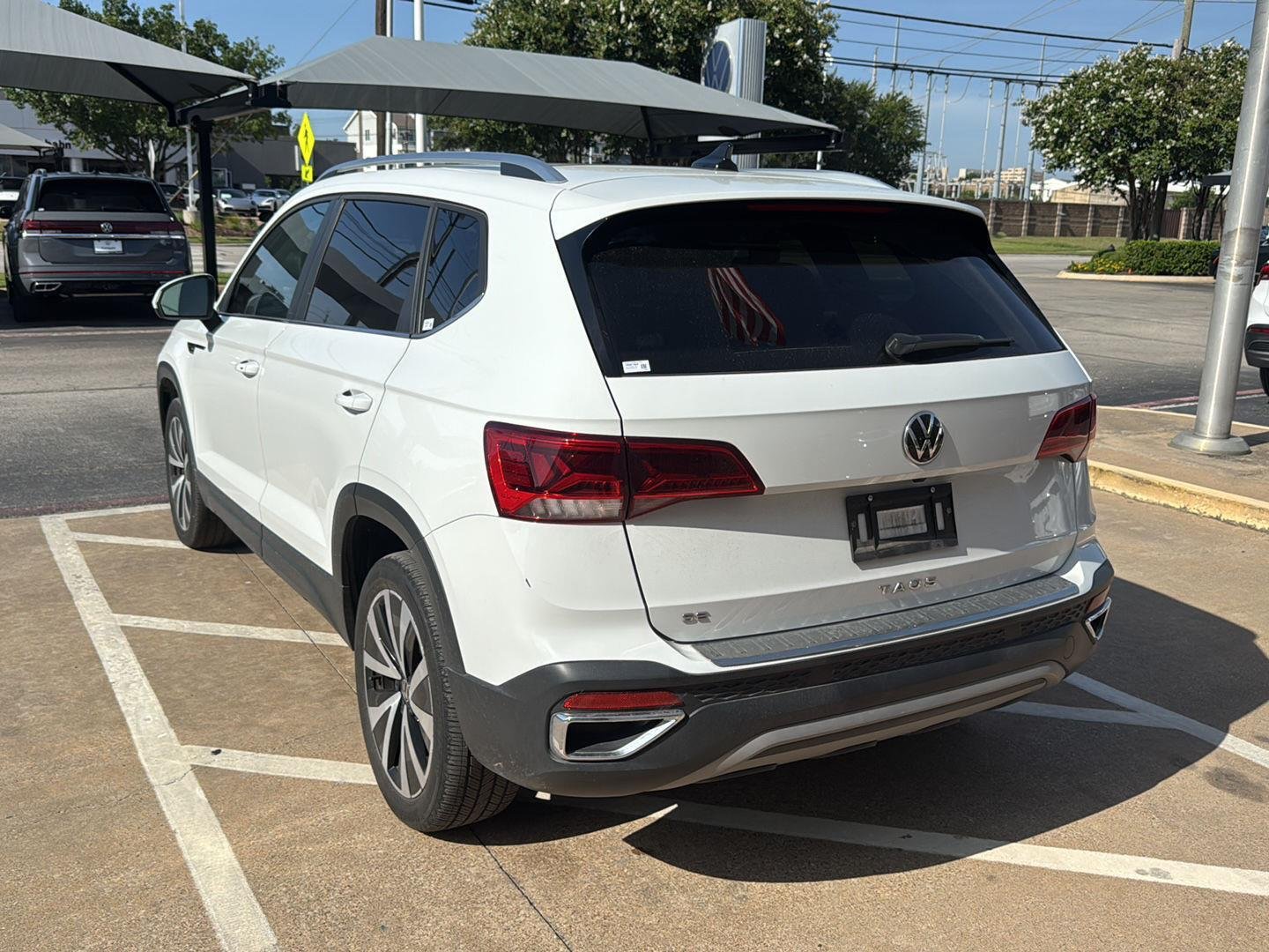 Used 2023 Pure White Volkswagen SE image 7