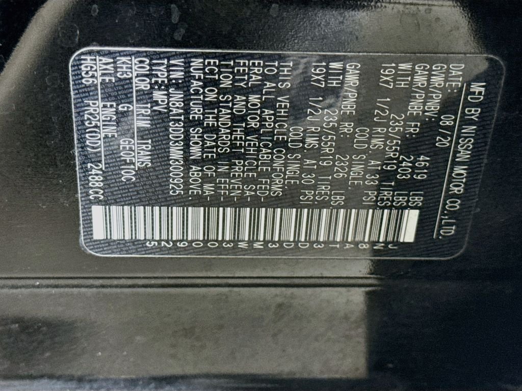 Used 2021 Super Black Nissan Platinum image 33