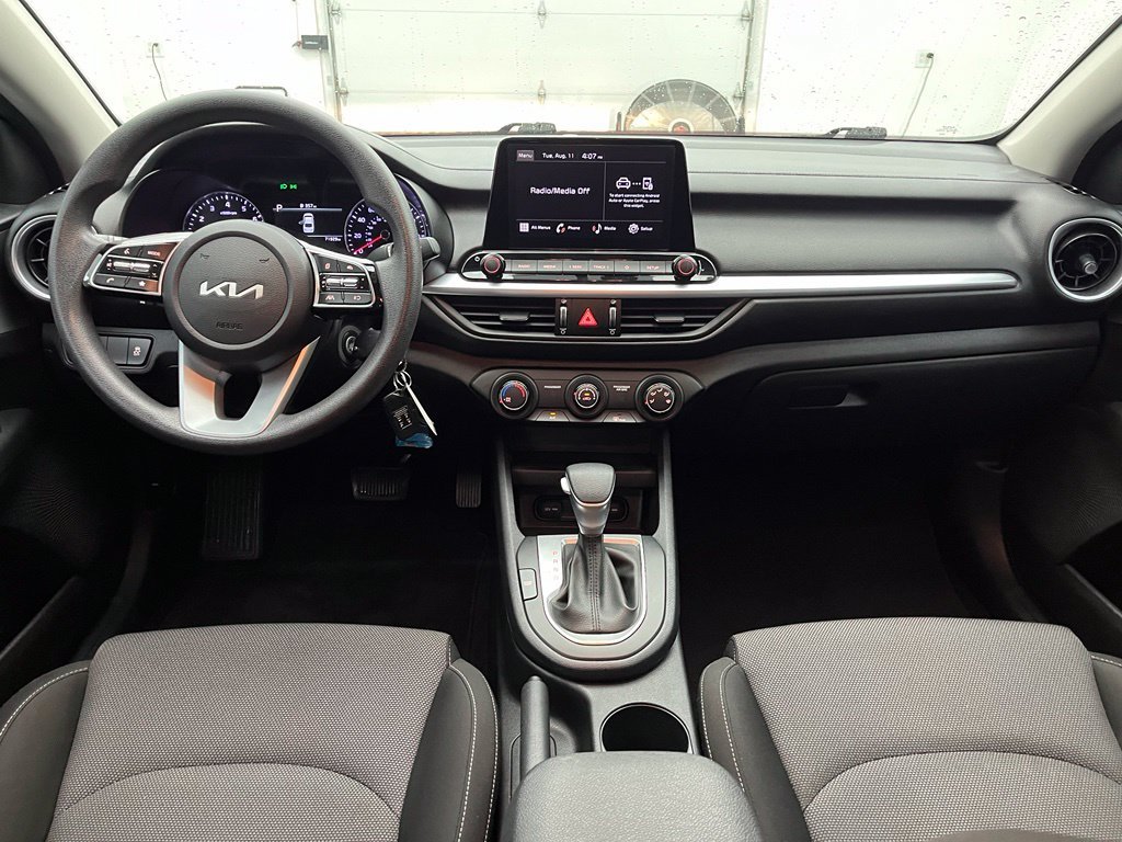 Used 2023 Red Kia LXS image 4