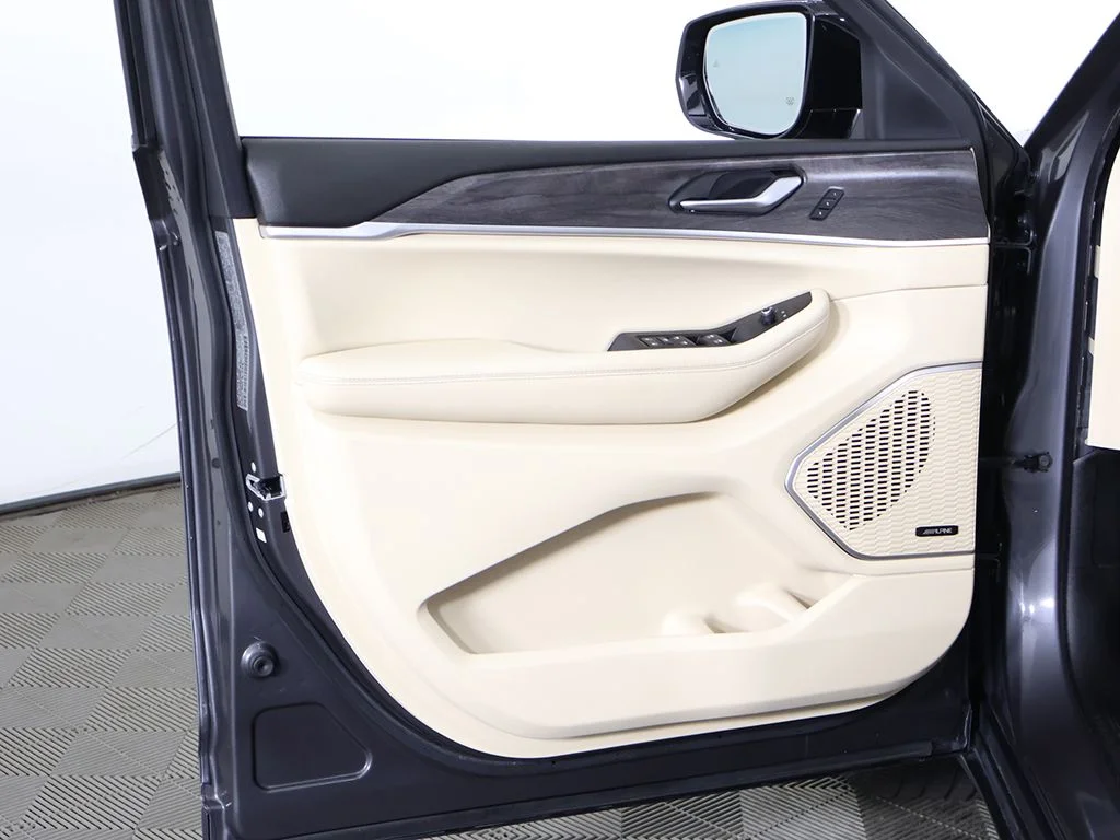 Used 2022 Gray Jeep Limited image 28