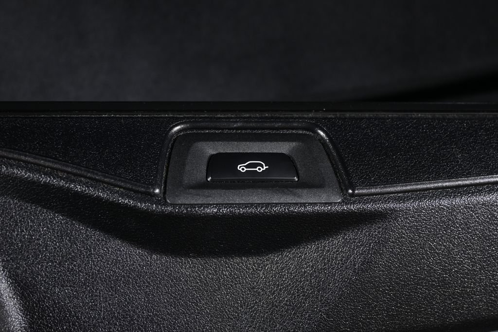 Used 2023 Black BMW xDrive40i image 38