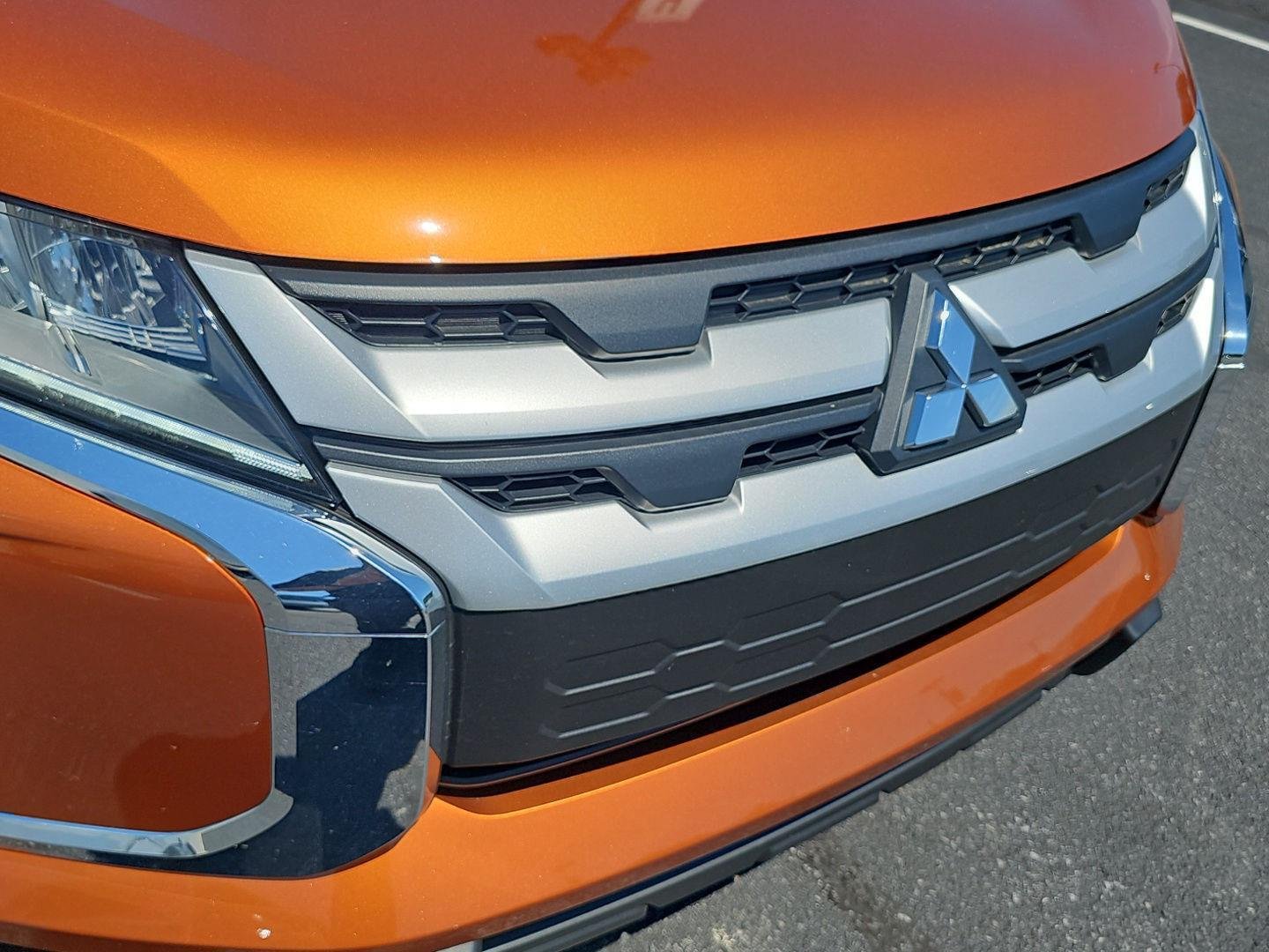 Used 2025 Sunshine Orange Metallic Mitsubishi ES image 32