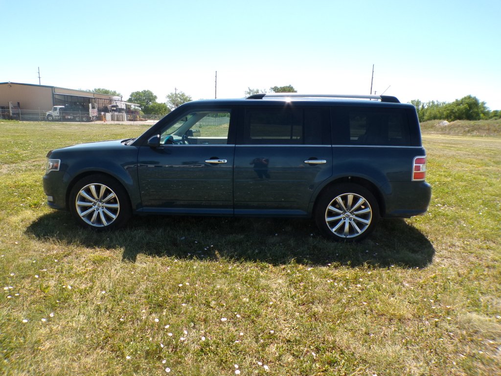 Used 2016 Too Good To Be Blue Metallic Ford Limited image 8