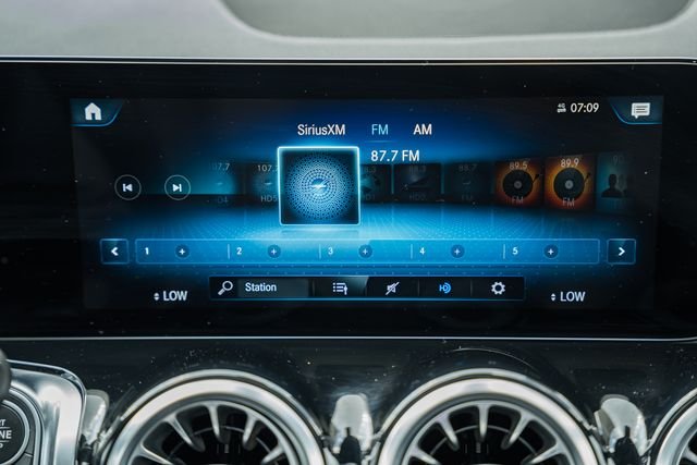 Used 2023 Night Black Mercedes-Benz GLB 250 image 21
