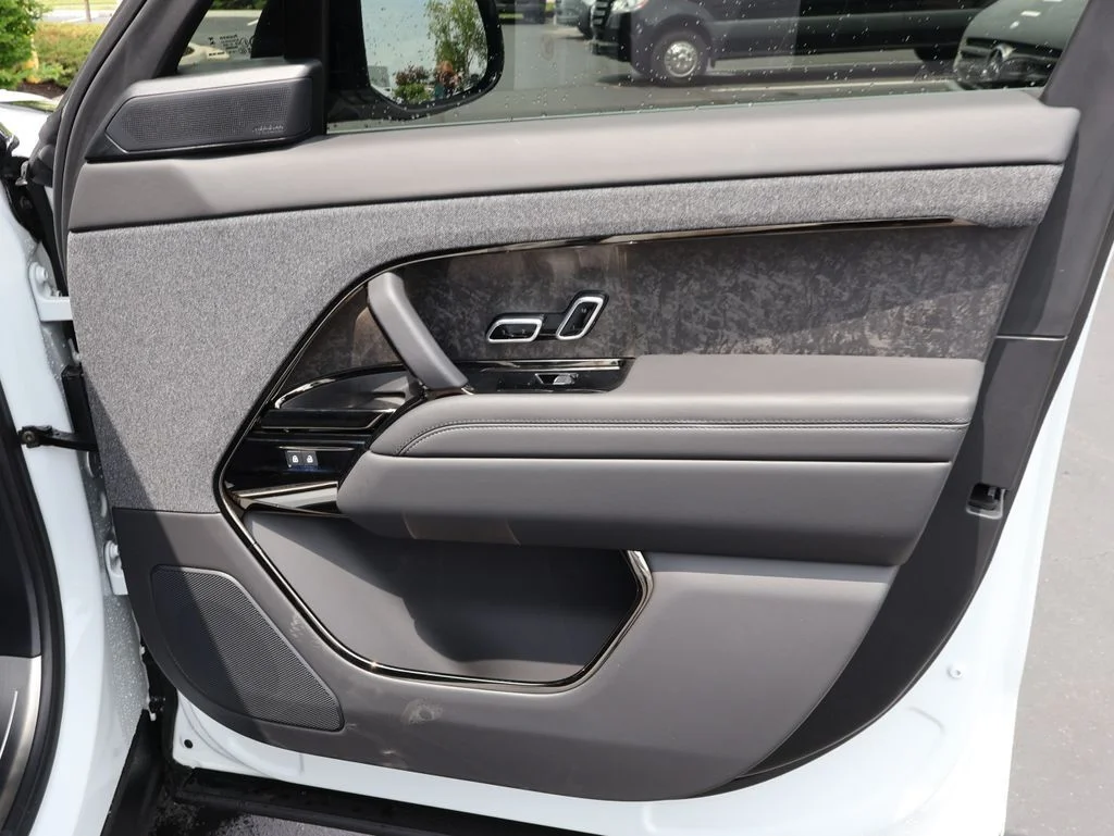 Certified Used 2025 Fuji White Land Rover Dynamic SE image 12