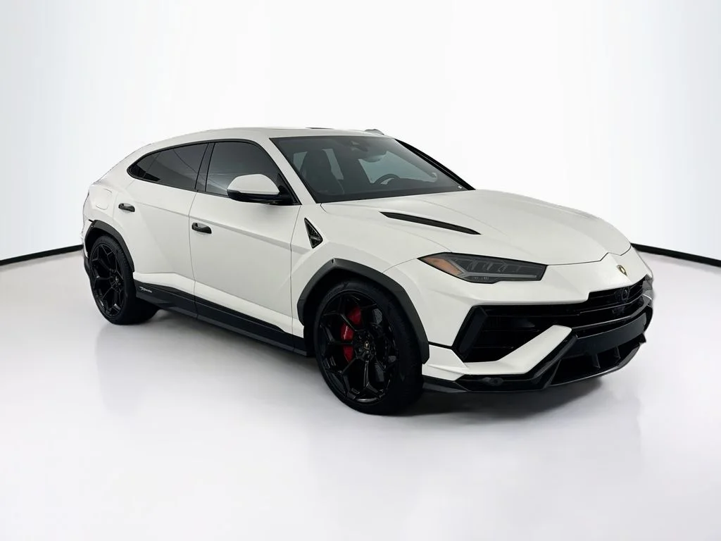 Used 2024 White Lamborghini Performante image 3