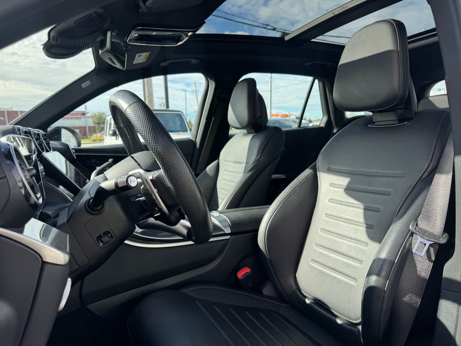 2025 Mercedes-Benz GLC AMG GLC43 - Photo 13