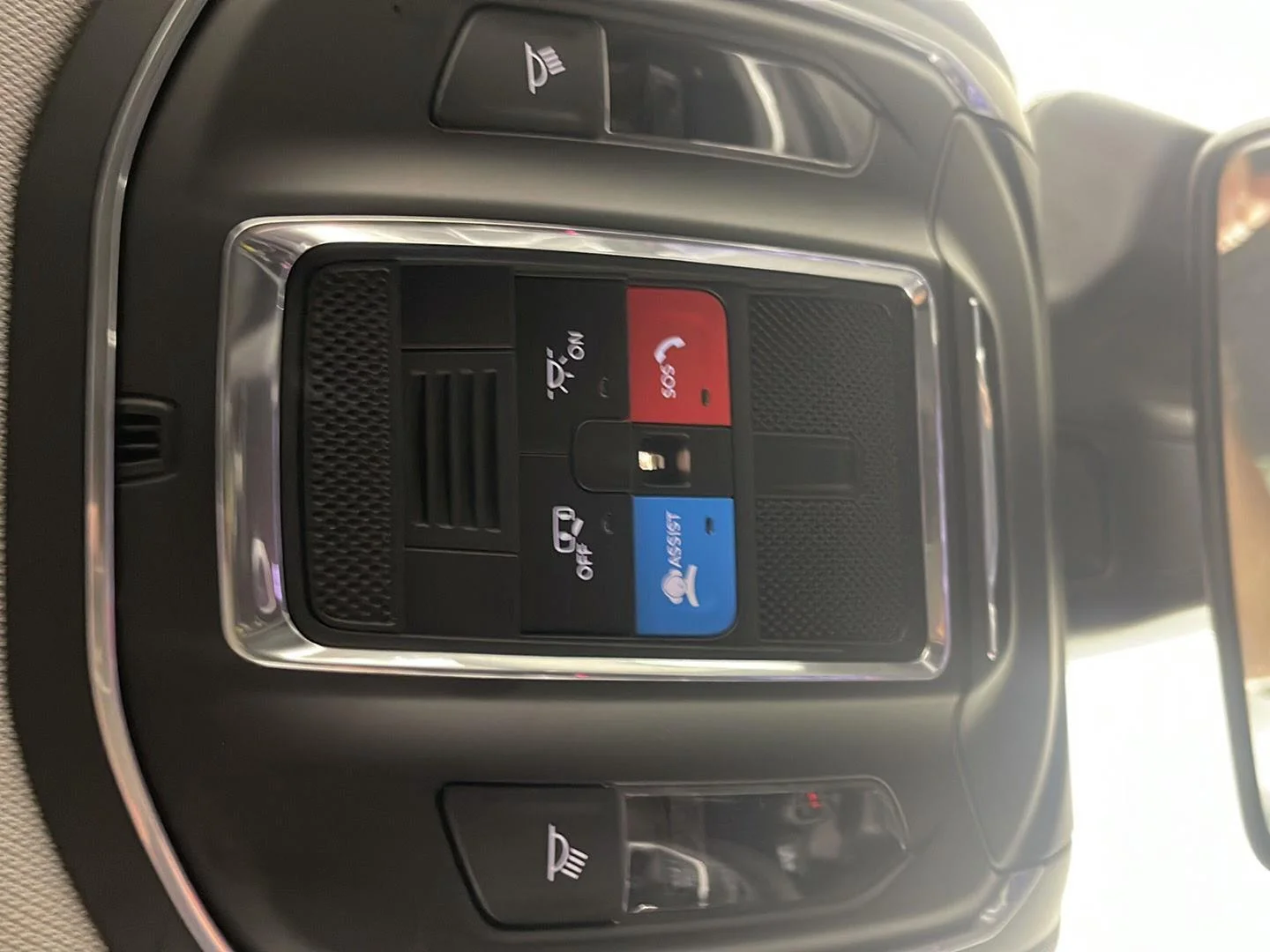 Used 2023 Silver Zynith Jeep Laredo image 17