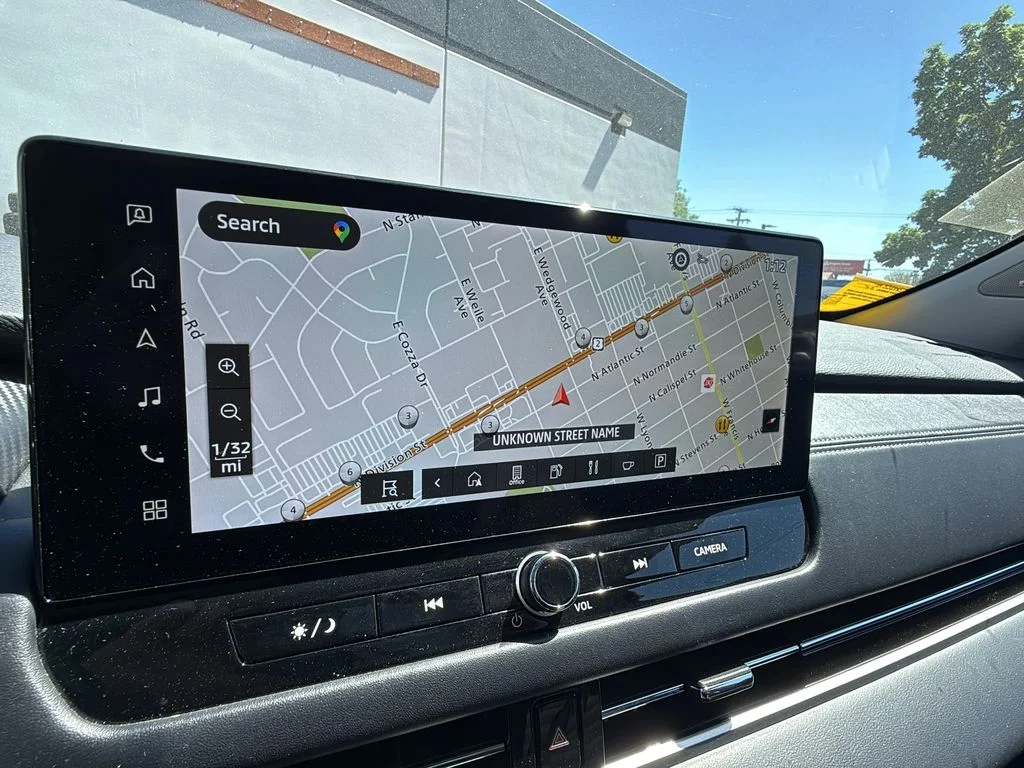 Used 2025 Gray Mitsubishi SE image 19