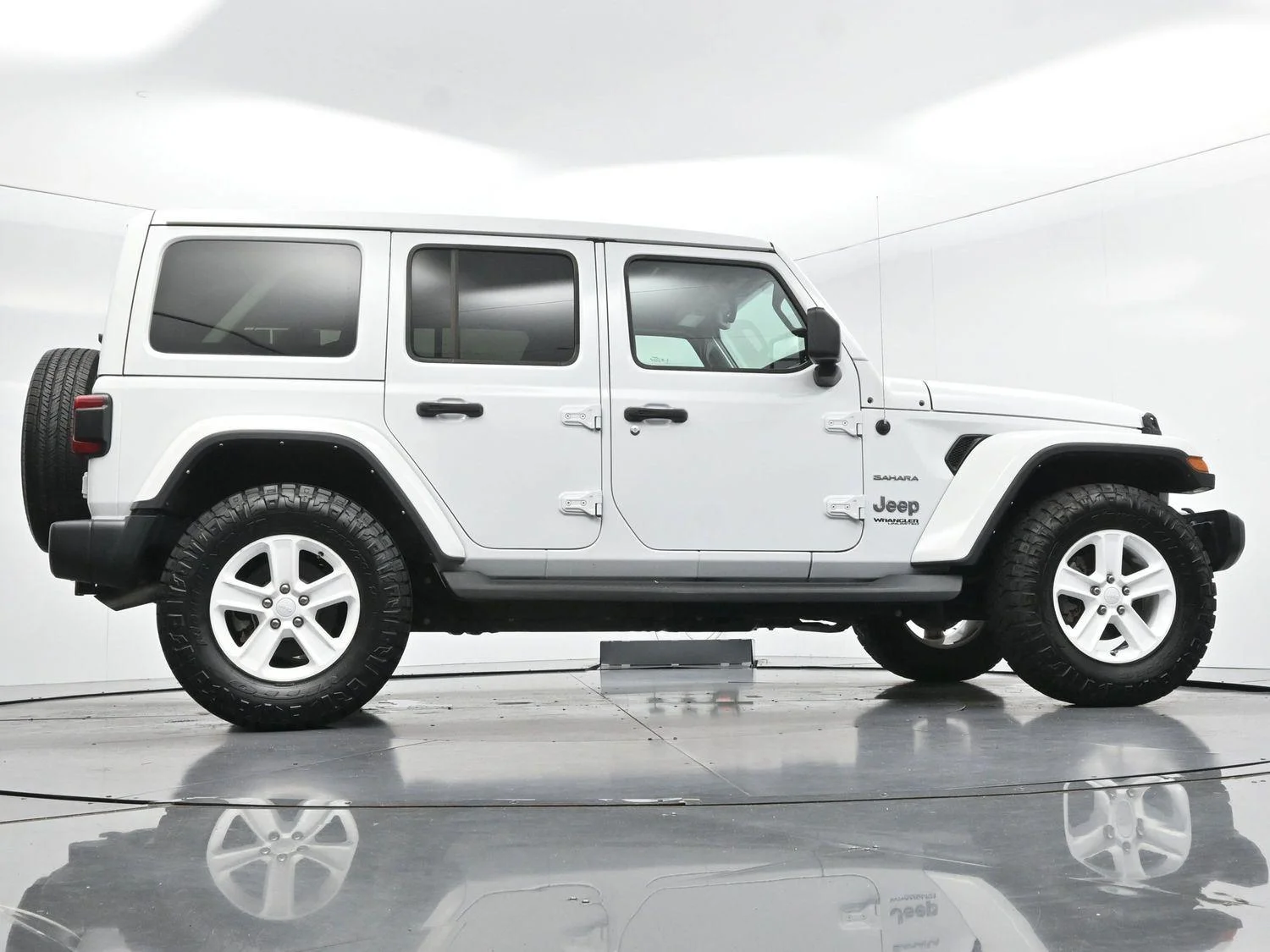 Used 2022 Bright White Clearcoat Jeep Unlimited Sahara image 53