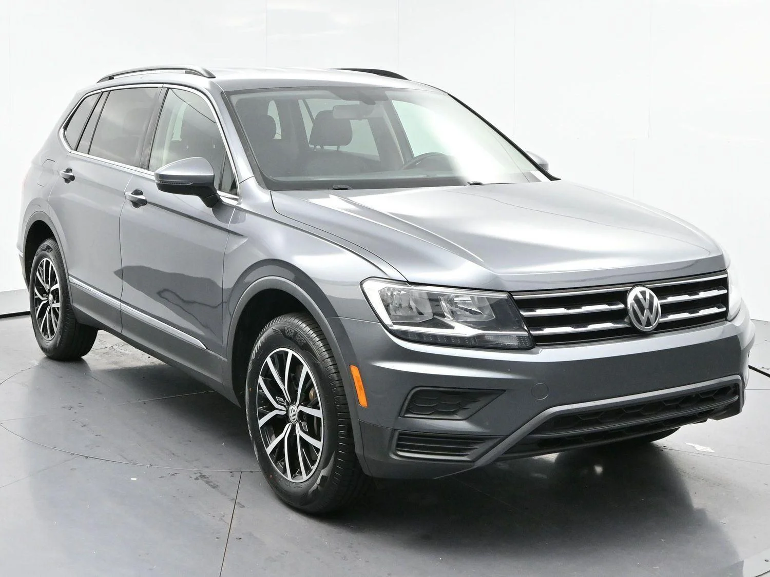 Used 2021 Platinum Gray Metallic Volkswagen SE image 2
