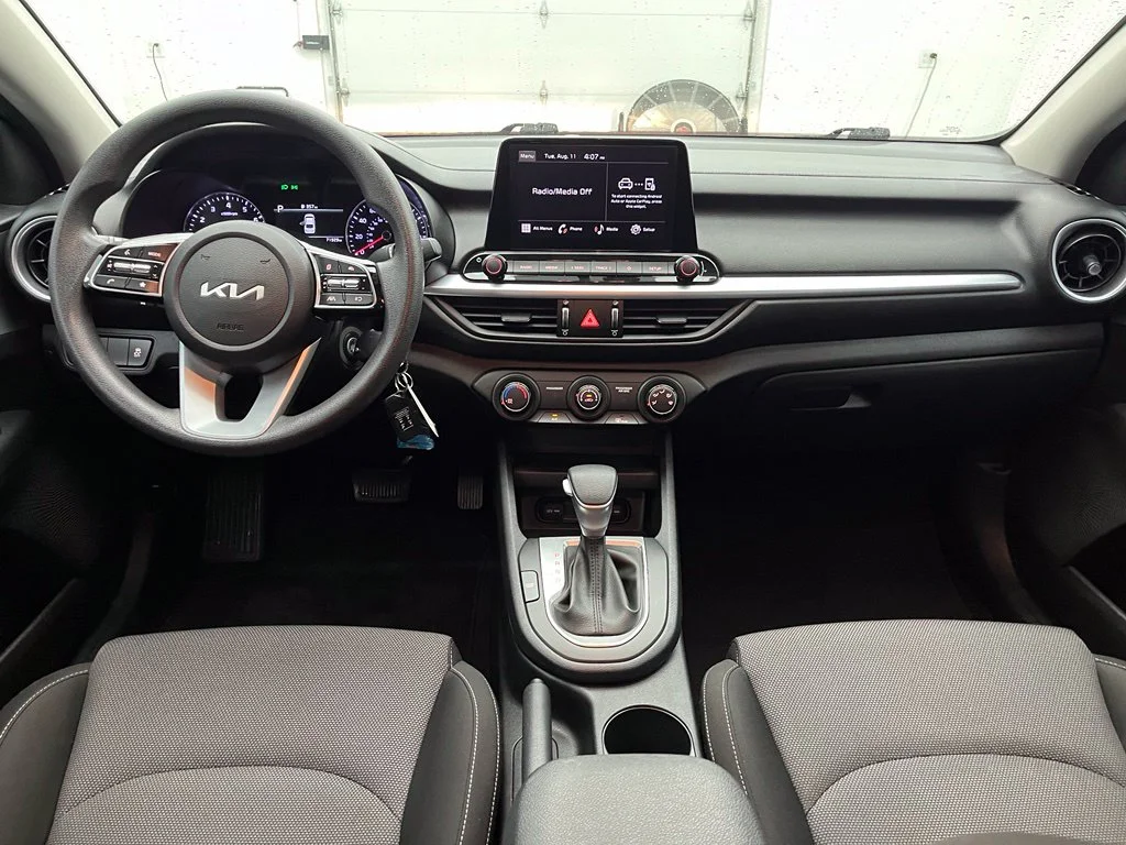 Used 2023 Red Kia LXS image 4