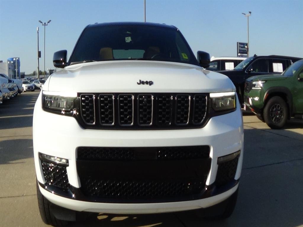 Used 2024 Bright White Clear Coat (pw7) Jeep Summit Reserve image 3