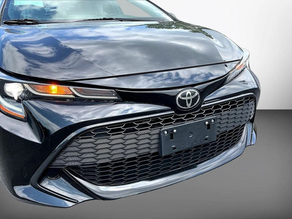 Used 2019 Midnight Black Metallic Toyota SE image 31