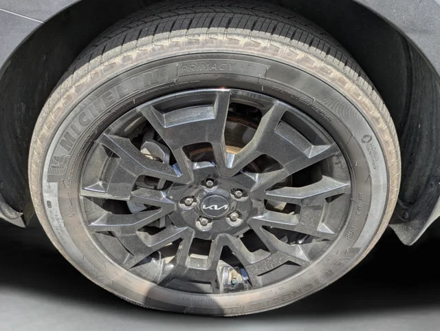 Used 2022 Black Kia EX image 7