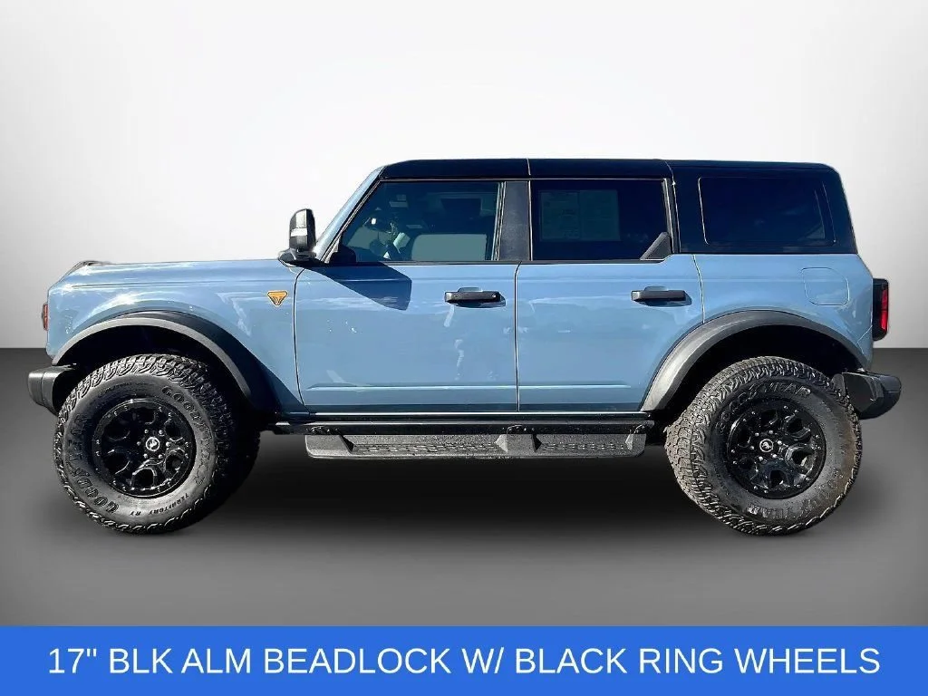 Used 2025 Azure Gray Metallic Ford Badlands image 4