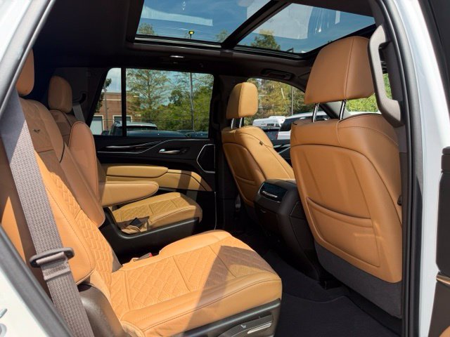 Used 2023 Crystal White Tricoat Cadillac Sport image 29