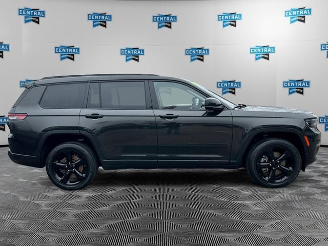 Used 2023 Gray Jeep Limited image 7