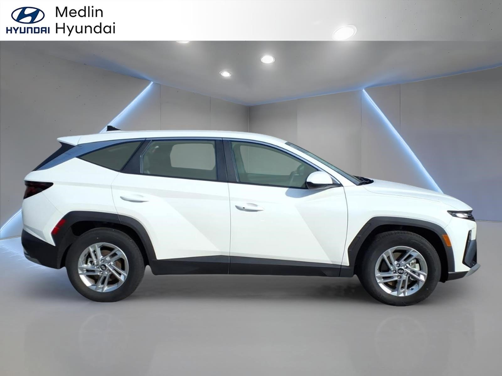 Used 2025 Serenity White Pearl Hyundai SE image 2