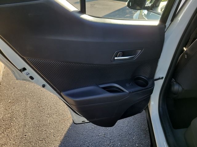 Used 2020 White Toyota LE image 10