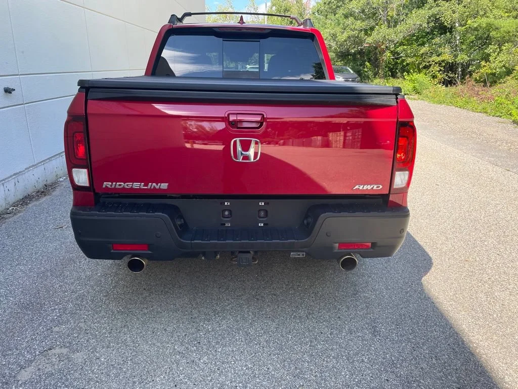 Certified Used 2022 Radiant Red Metallic II Honda AWD RTL-E image 17