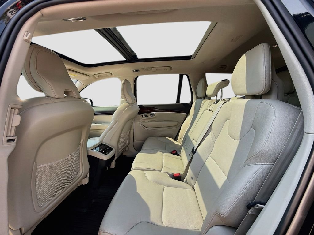 Used 2019 Black Volvo T5 Momentum image 26