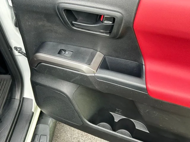 Used 2022 White Toyota SR5 image 40
