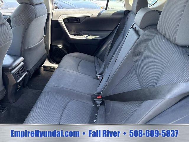 2020 Toyota RAV4 LE - Photo 16