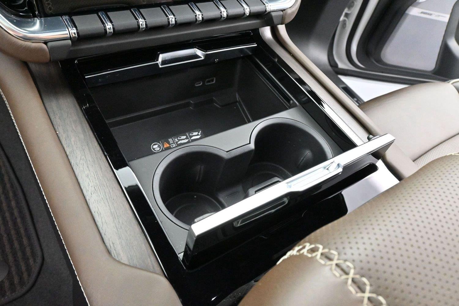 Used 2025 White Frost Tricoat GMC Denali Ultimate image 19