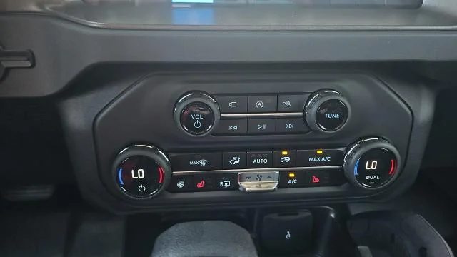 New 2026 Oxford White Ford Badlands 4WD image 40