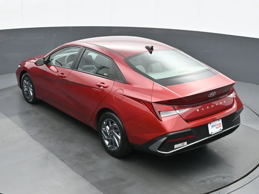 Used 2024 Red Hyundai SEL image 19