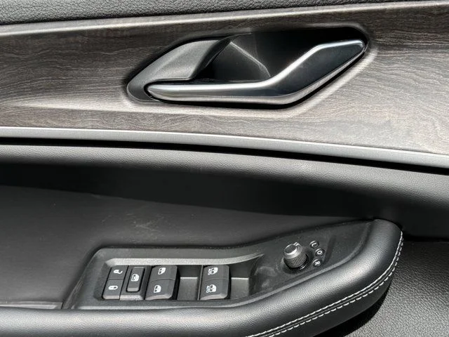 New 2026 Silver Zynith Exterior Paint Jeep Altitude image 16