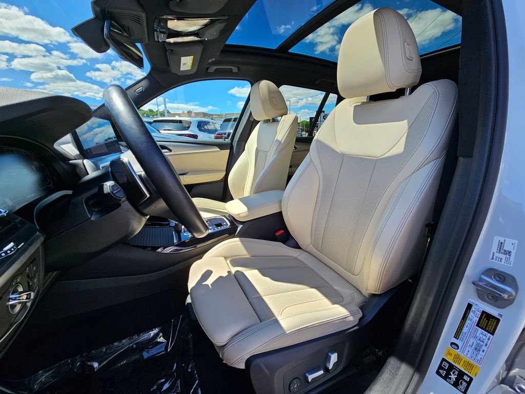 Used 2023 Mineral White Metallic BMW xDrive30i image 15