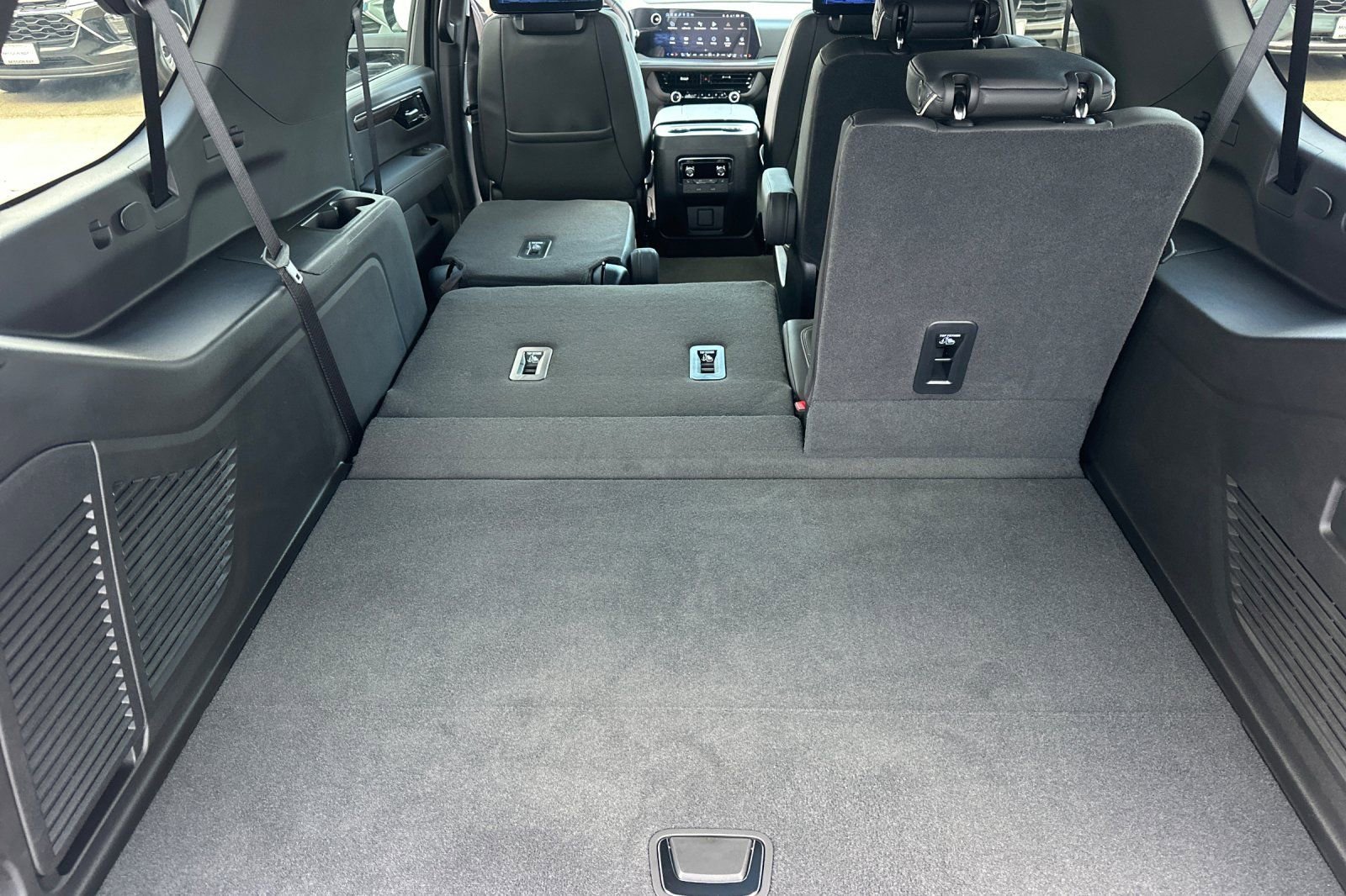 2025 Chevrolet Suburban Premier - Photo 17