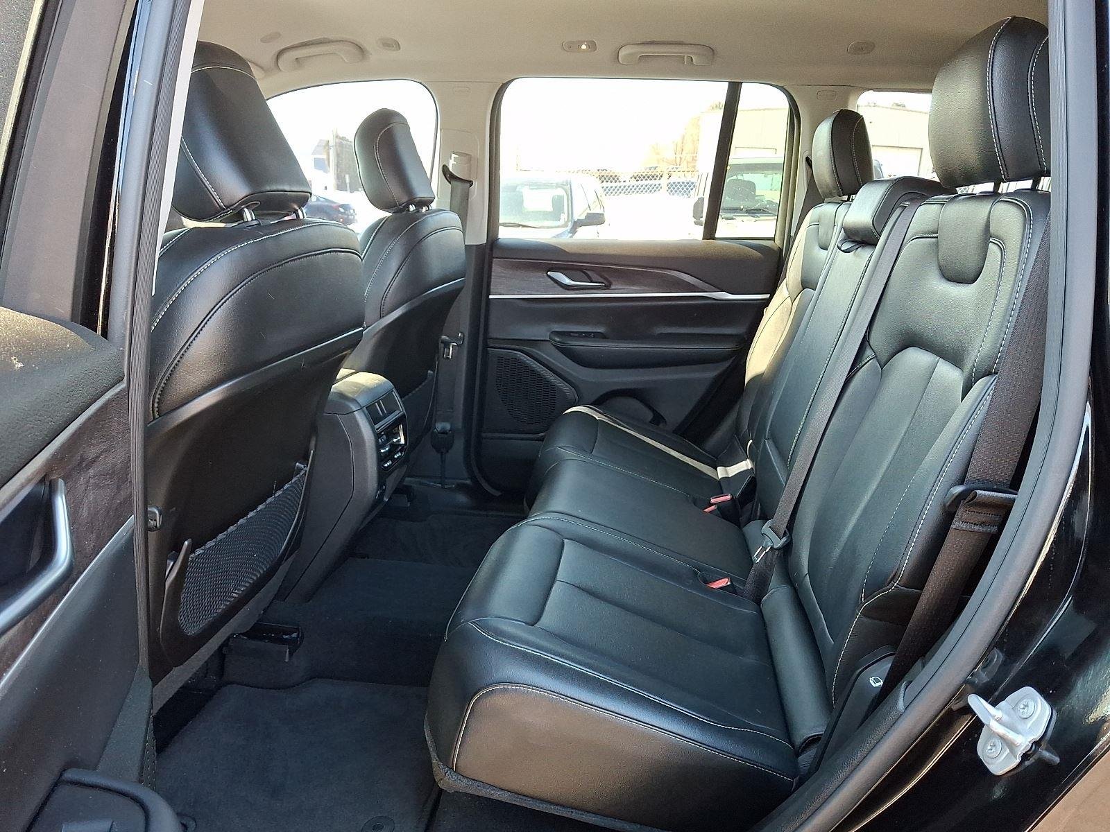 Used 2023 Diamond Black Crystal Pearlcoat Jeep Limited image 11