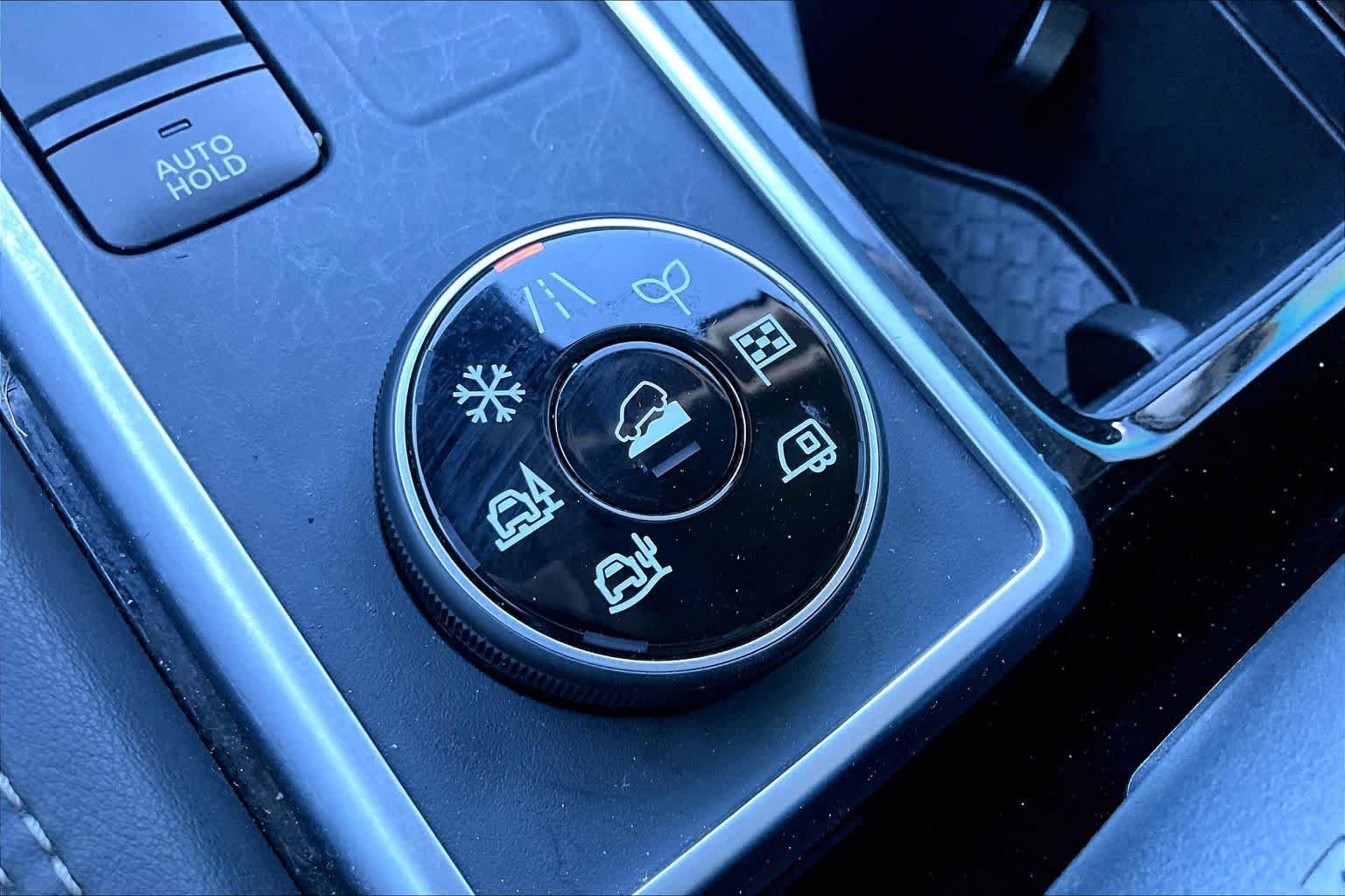 Used 2025 Gun Metallic Nissan Platinum image 35