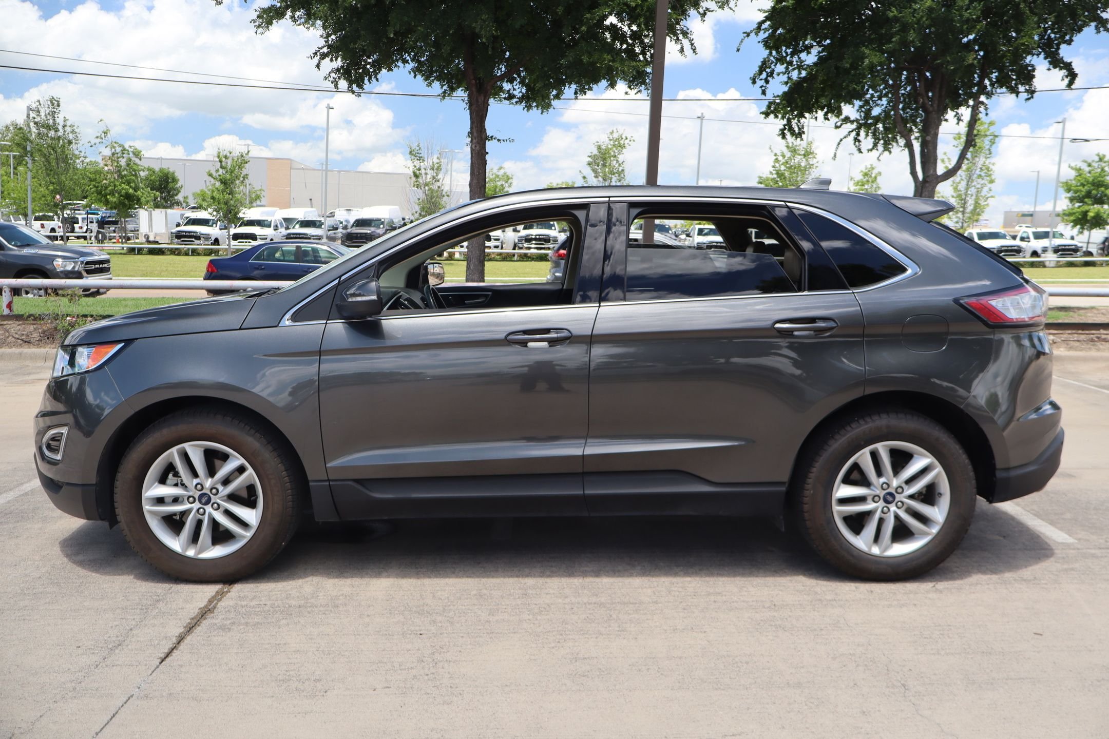 Used 2018 Gray Ford SEL image 7