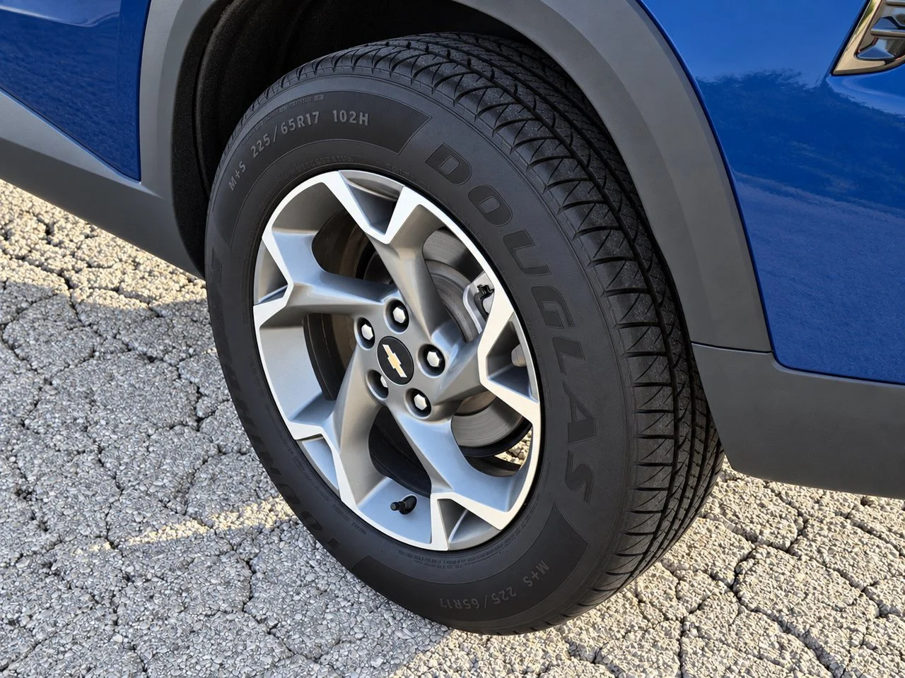 Used 2024 Blue Glow Metallic Chevrolet LT image 9