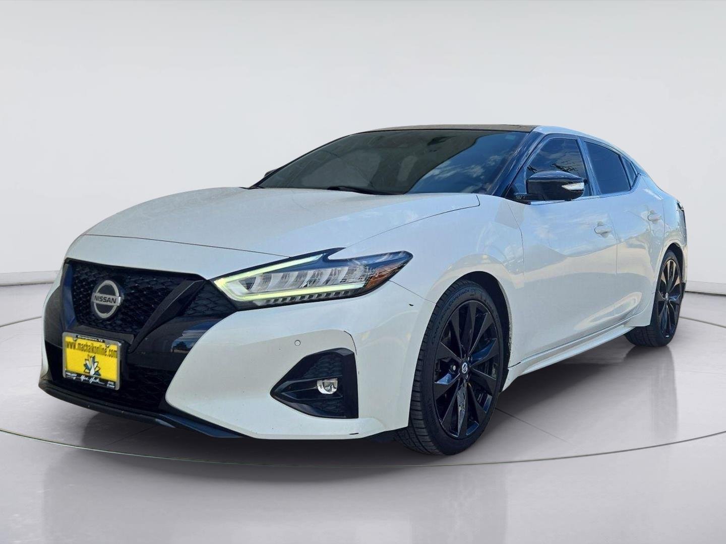 Used 2021 Pearl White Tricoat Nissan SR image 1