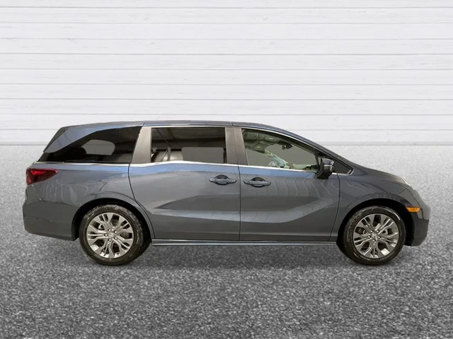 New 2026 Smoke Blue Pearl Honda Touring image 7