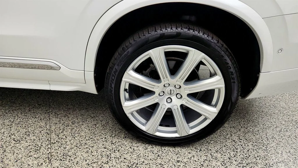 Used 2017 Crystal White Pearl Volvo T8 eAWD Plug-In Hybrid 7-Passenger Excellence image 9