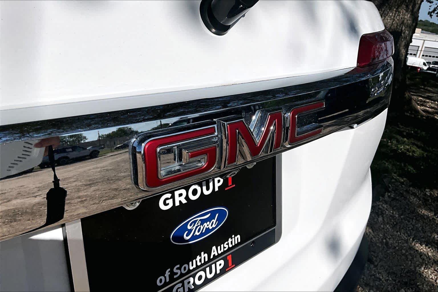 Used 2022 Summit White GMC SLE image 31