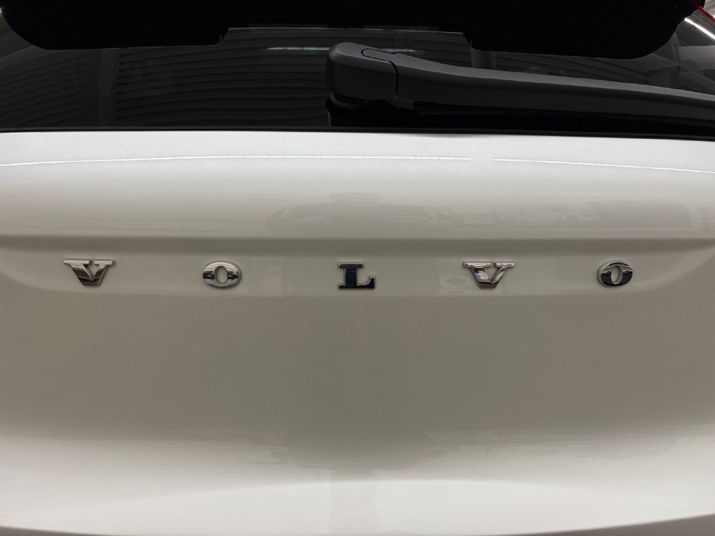 Certified Used 2023 Crystal White Volvo Ultimate image 33