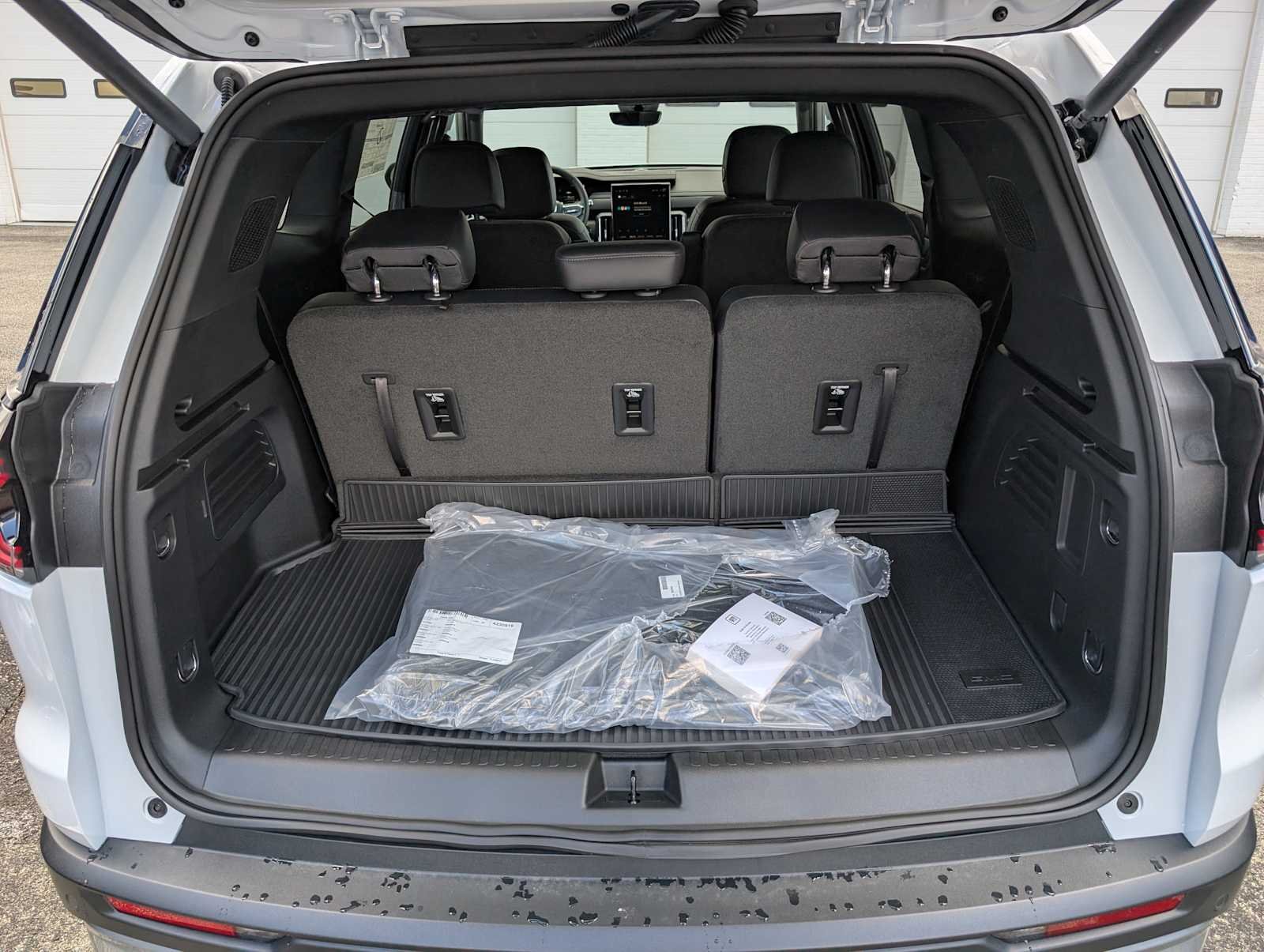 2026 GMC Acadia Elevation - Photo 7