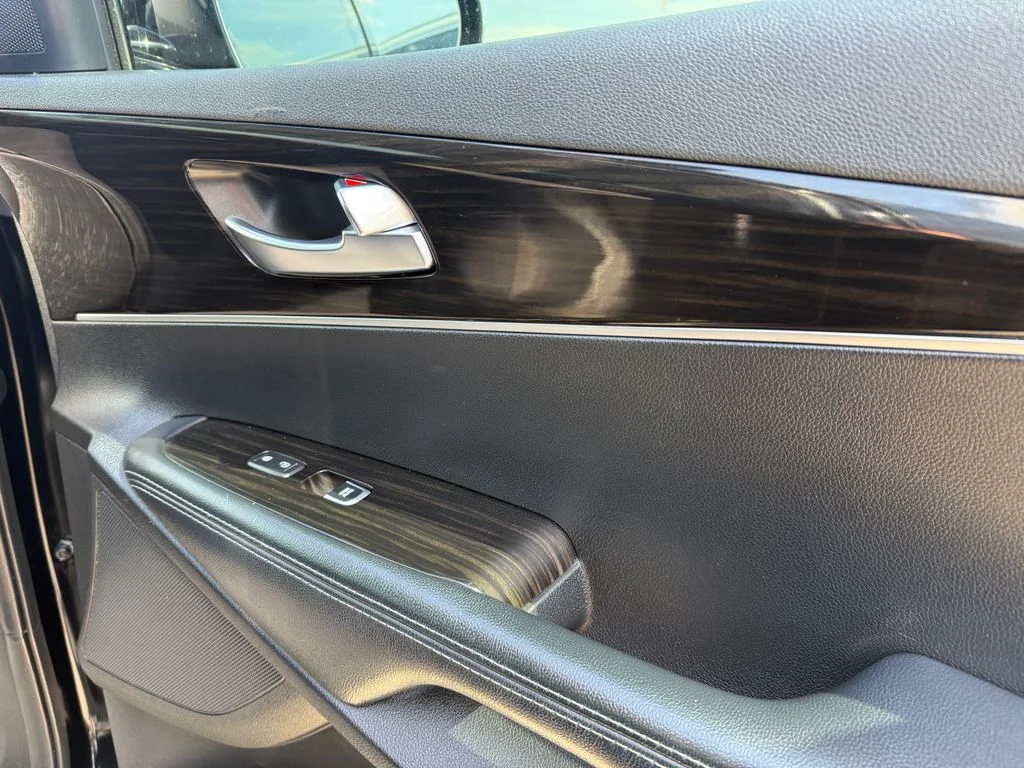 Used 2020 Black Kia LX image 17