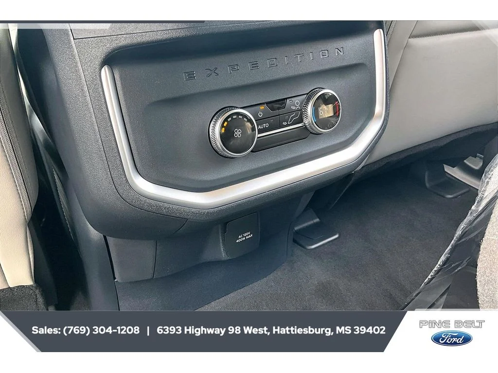 New 2026 Star White Metallic Tri-Coat Ford Active image 25