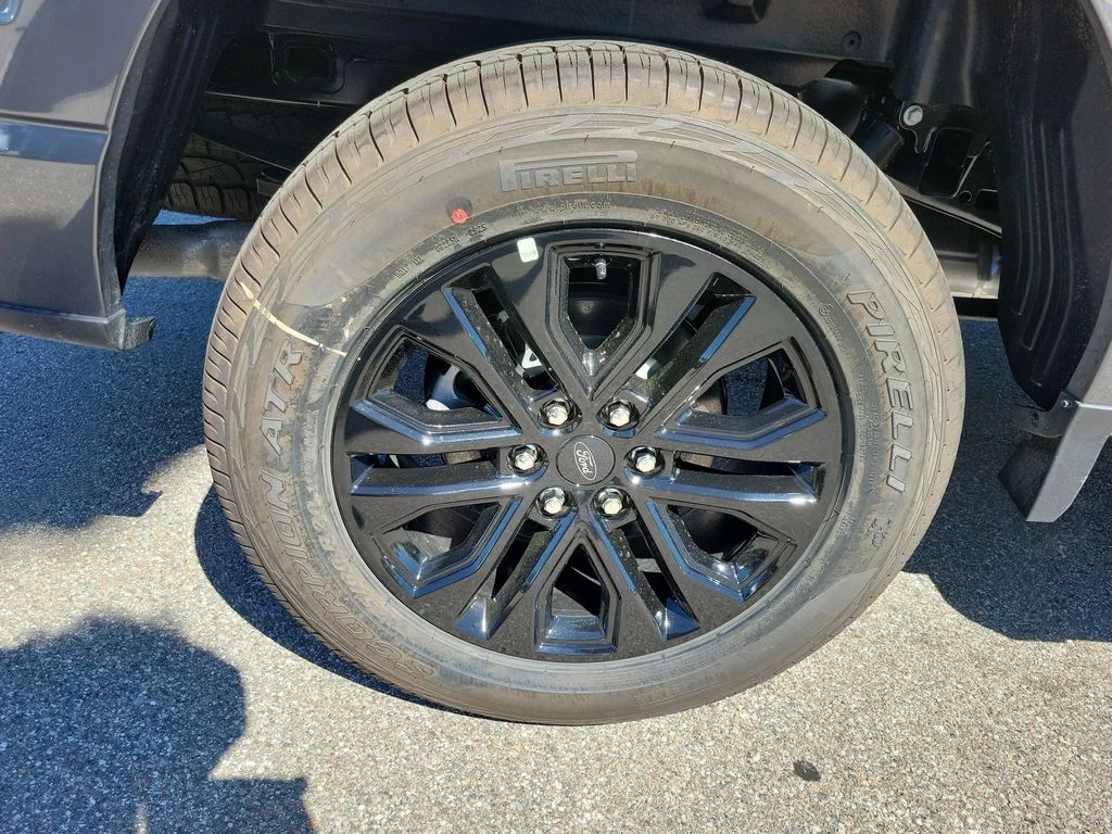 New 2026 Carbonized Gray Metallic Ford XLT image 6