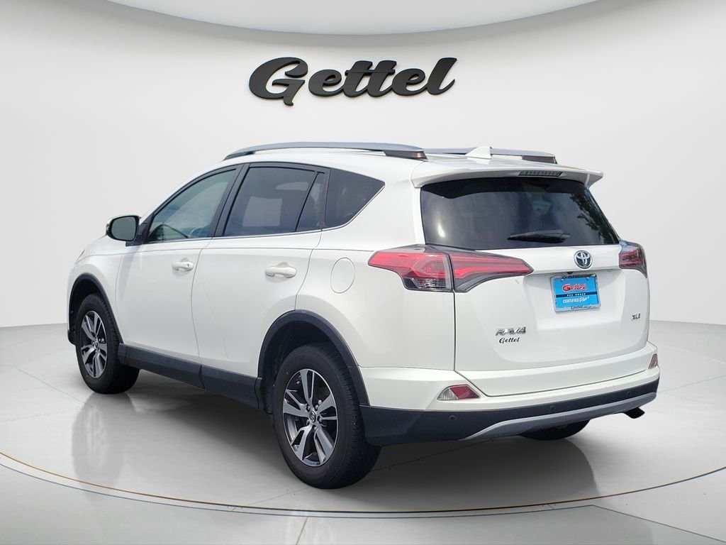 2017 Toyota RAV4 XLE - Photo 7